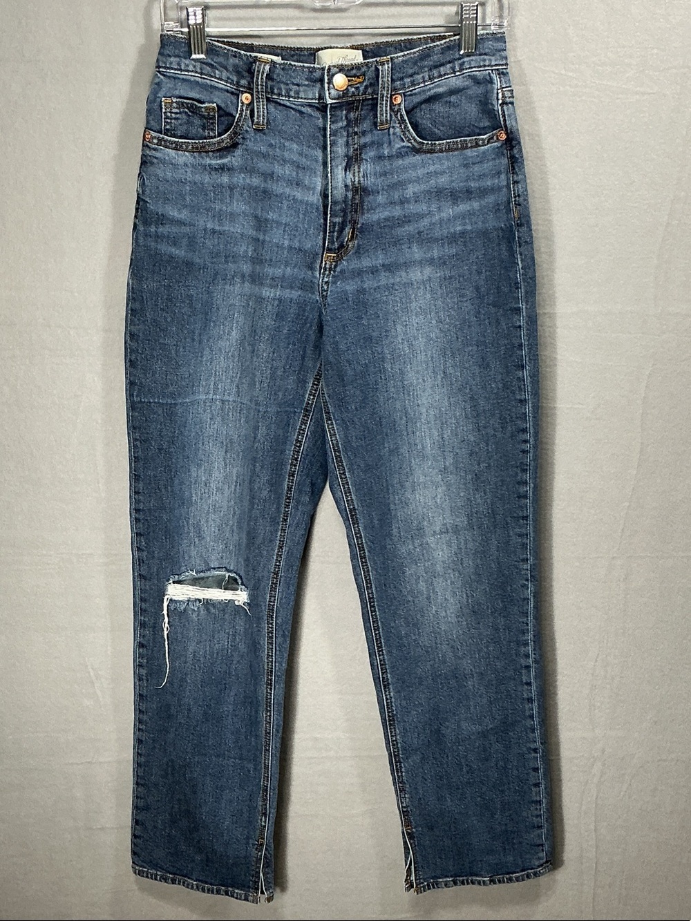 Universal Thread Women’s Straight Split Hem Jeans 4/27R Medium Wash